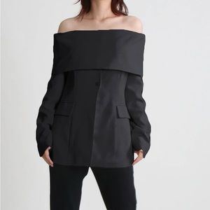 Elegant off the shoulder Blazer